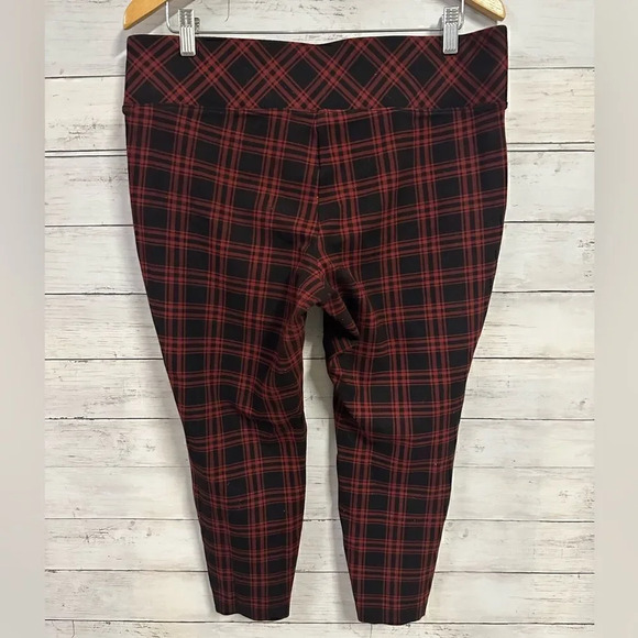Torrid Slim Fit Pull-On Plaid Pixie Cut Crop Pants Size 1 - Picture 2 of 6